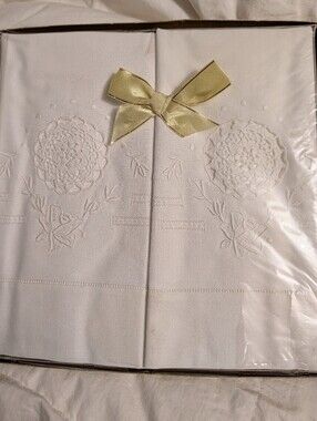 New Mid Century vintage pillowcases White 100% Cotton floral Eyelet Embroidery